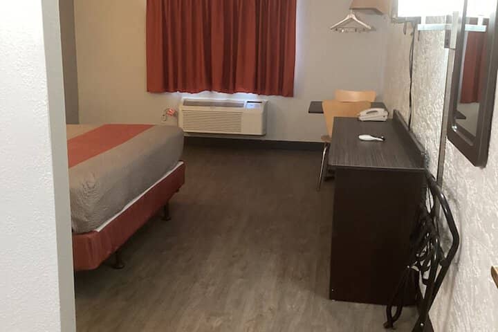 Room 14 of 35