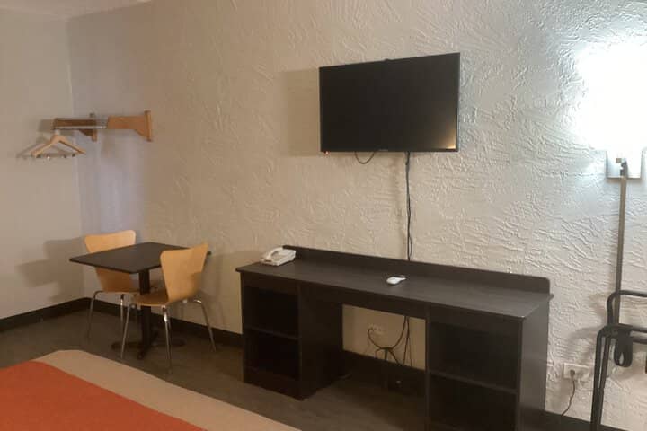 Room 13 of 35